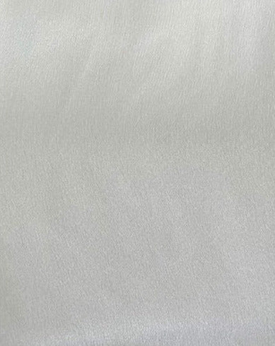 Hvit 100% mulberry silke 34 cm igjen(kommer mer på lager i februar)